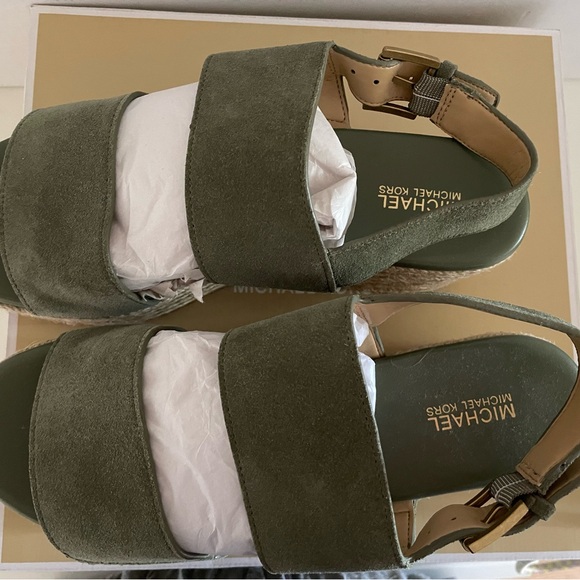 MICHAEL KORS HANA MID WEDGE Sandal - Picture 6 of 7